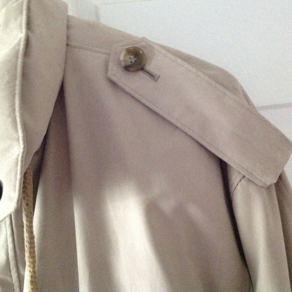 London Fog Tan Raincoat - Picture 13 of 16